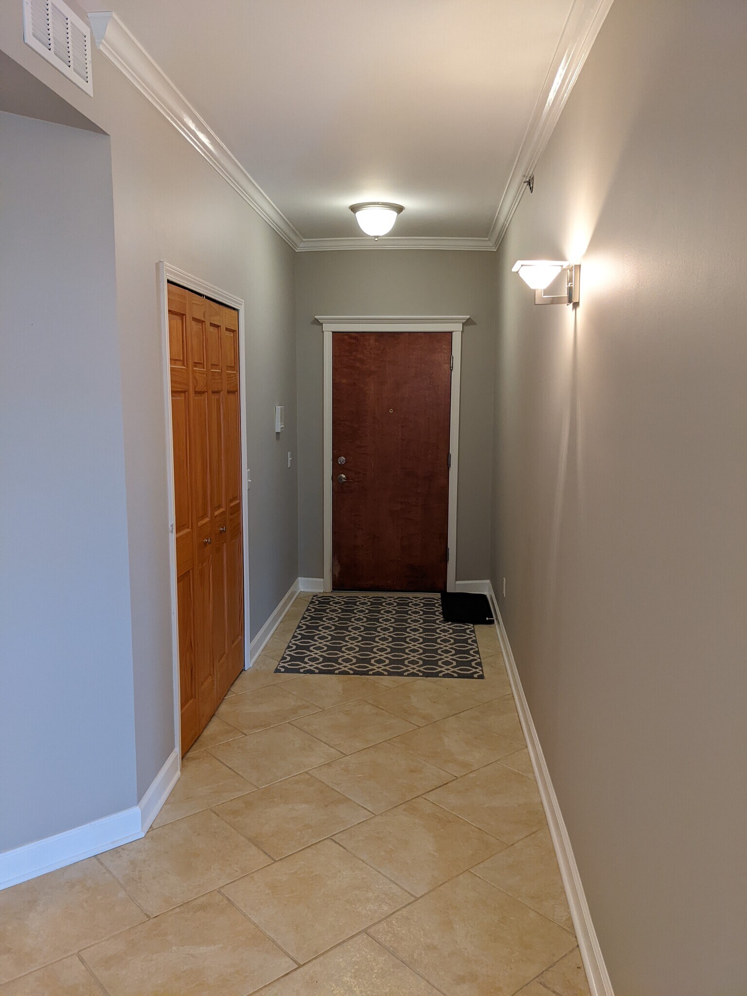 entry - 283 S Zeeb Rd