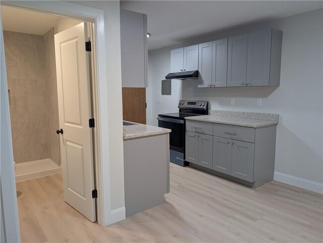 Building Photo - 420 Woodward Rd