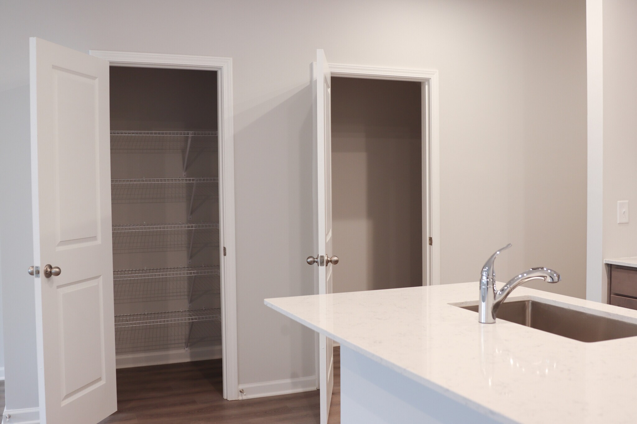 Building Photo - 479 Crown Dr