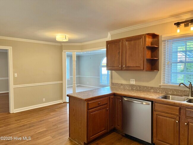 Building Photo - 103 Amber Ln