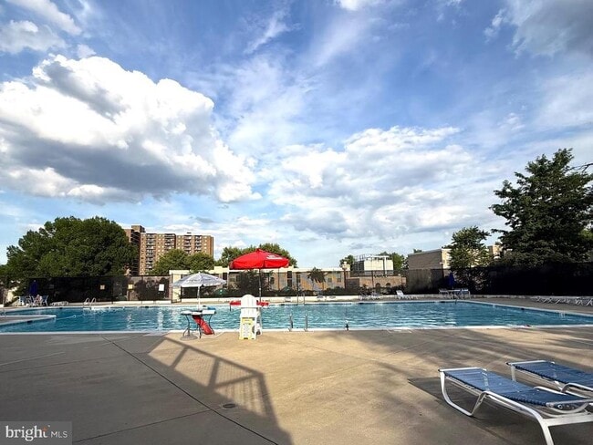 Building Photo - 5300 Holmes Run Pkwy