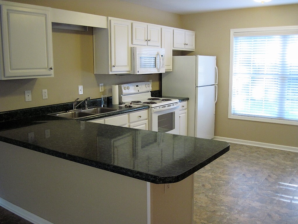 Kitchen - 121B Heatherbrook Ct