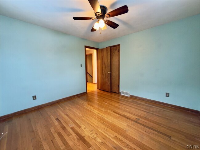 Building Photo - 112 Terrace Cir