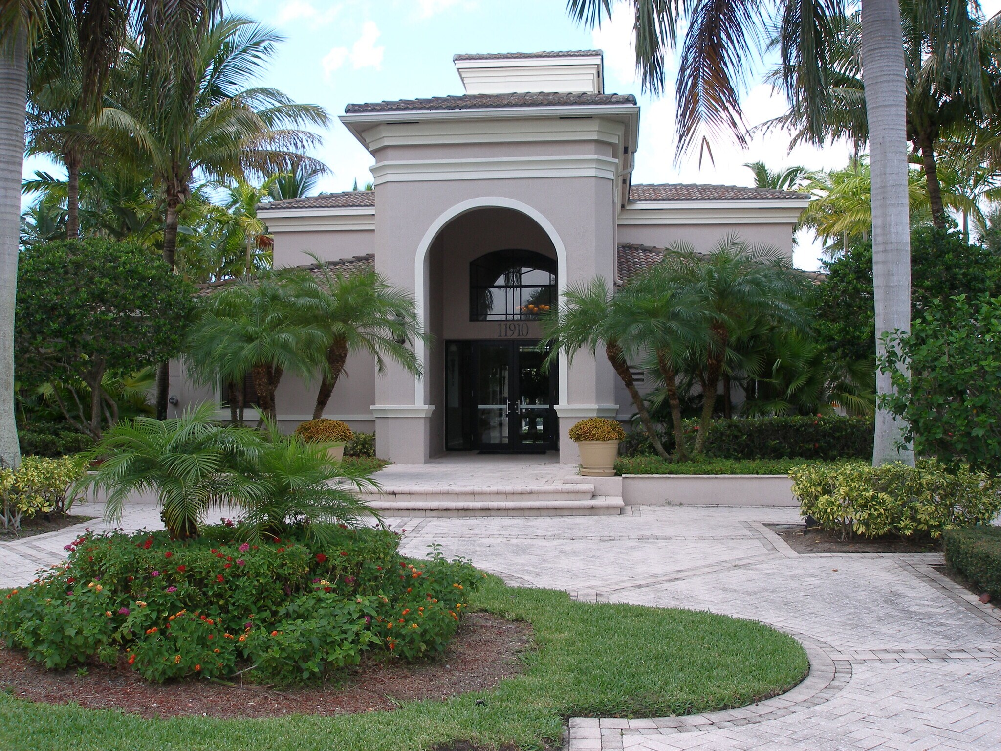 Building Photo - 2810 Grande Pky