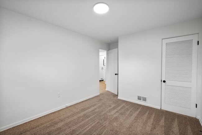 Building Photo - MOVE IN SPECIAL! SCORE HALF OFF 1ST MONTH'...