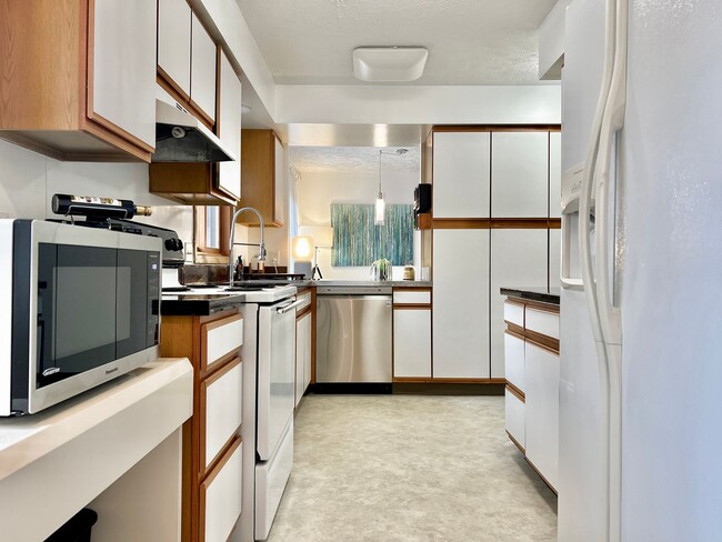 Building Photo - The Webster Street Retreat: A Fabulous Hot...
