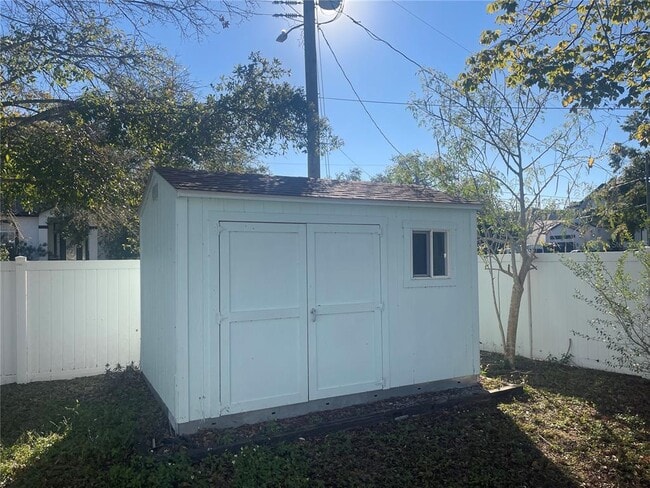 Building Photo - 6217 S Foster Ave