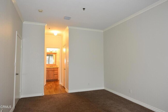 Building Photo - 300 N El Molino Ave