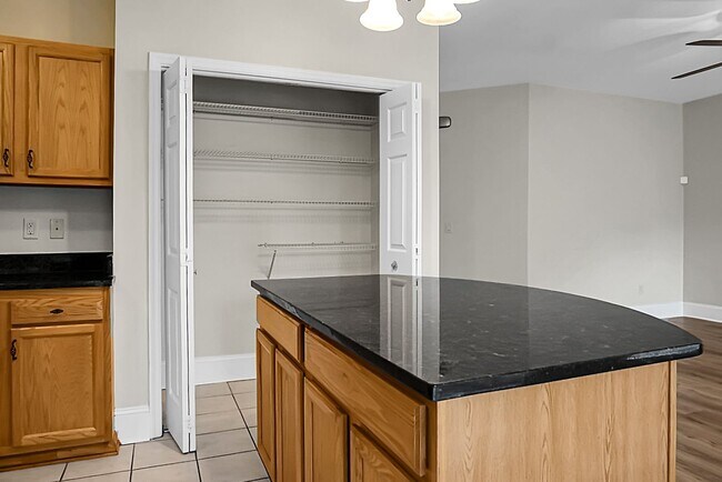 Building Photo - Gorgeous, 2 story, 4 BR, 2.5 BA Home with Fenced Yard near Magnolia Gardens