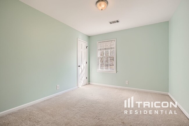 Building Photo - 9400 N Lake Dr