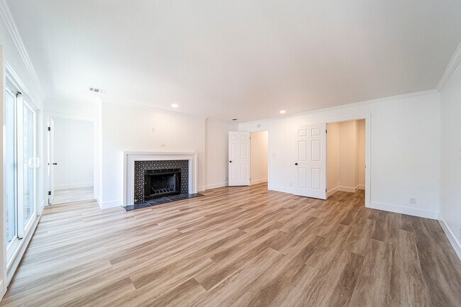 Building Photo - 9455 Hillhaven Ave