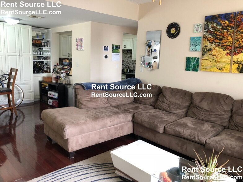 Primary Photo - 170 Gore St