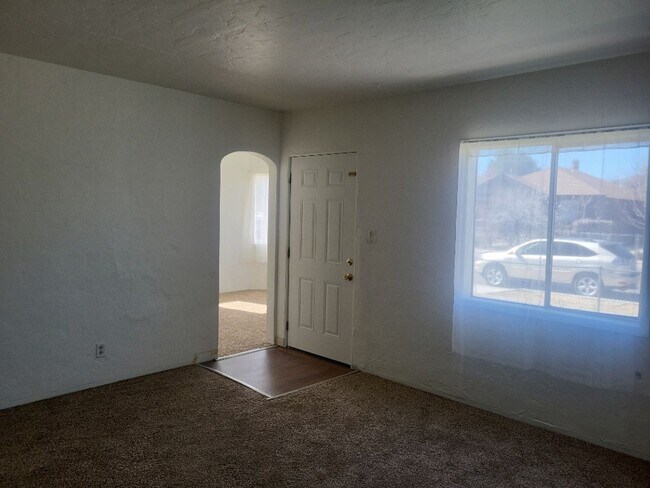 Building Photo - 420 14th St