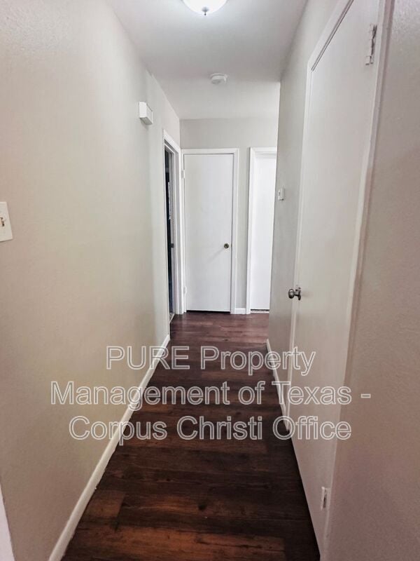 Building Photo - 11942 Mesa Dr