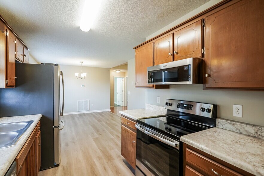 Building Photo - 2826 Henderson Ln
