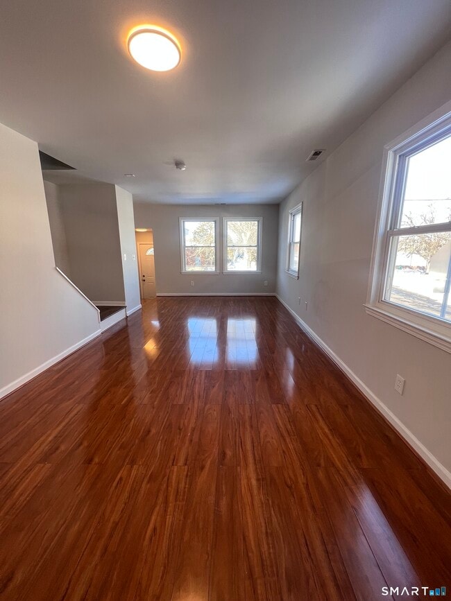 Building Photo - 93 Shell St