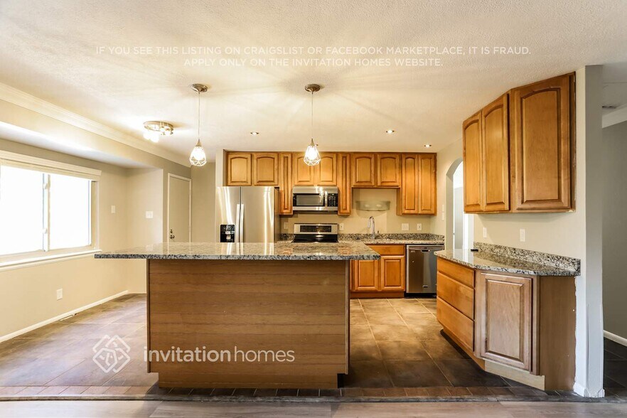 Building Photo - 2617 S Salida St