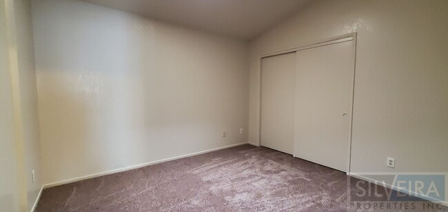 Building Photo - Gated Community 3 Bedroom 2 Bath in Preisker Gardens!