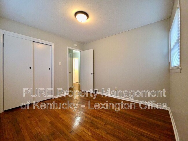 Building Photo - 304 Radcliffe Rd