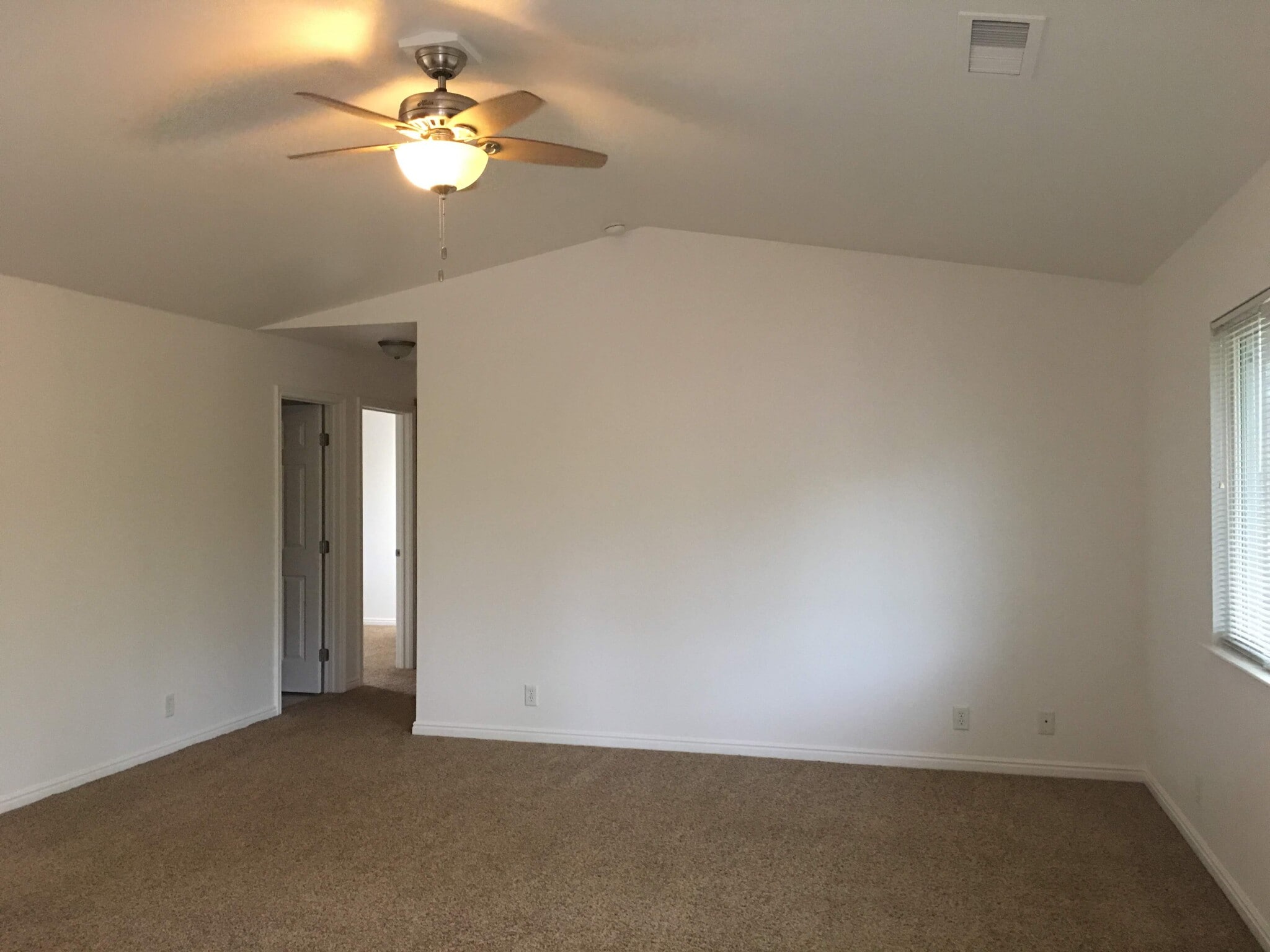 Living room - 5468 B Sawmill Road