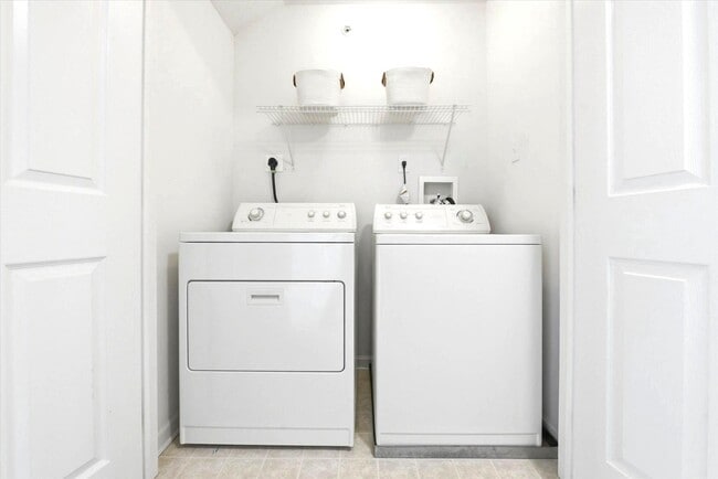 Building Photo - 248 Roosevelt Ave