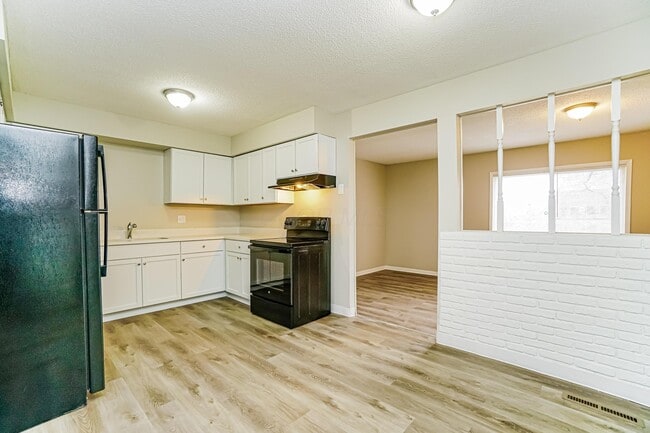 Building Photo - 5262 Hacket Dr