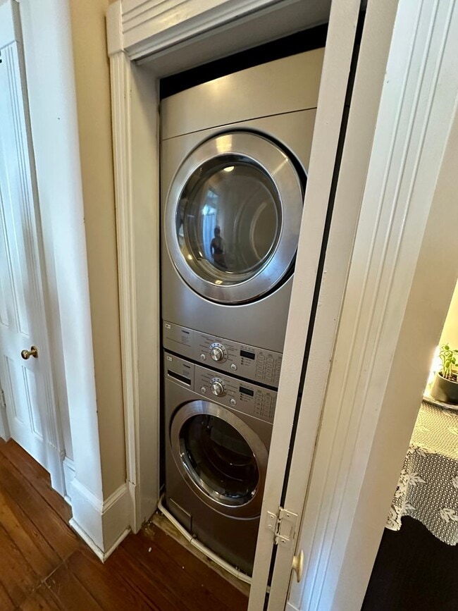 Building Photo - 3 BED | 2.5 BATH | WRAP AROUND PORCHES | MIDTOWN