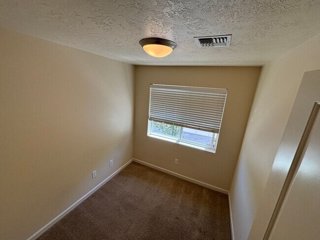 Building Photo - c792