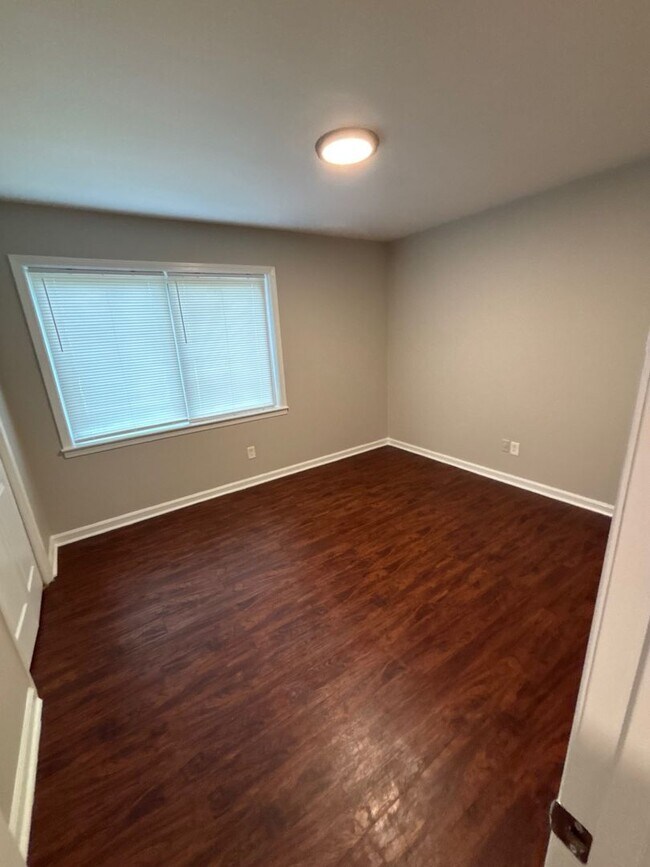 Building Photo - Pineview Pointe Apartments
