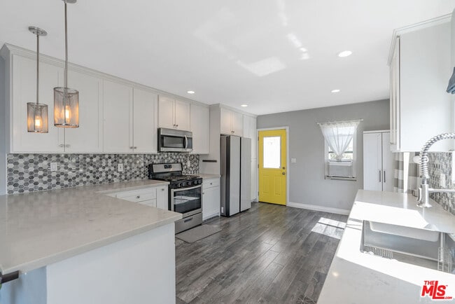Building Photo - 3111 W 69th St