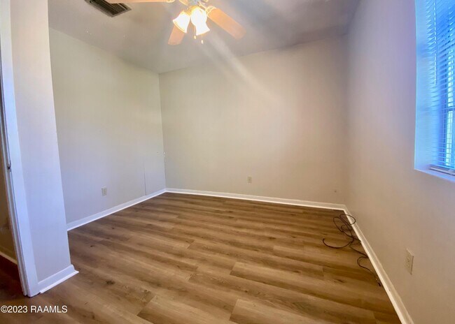 Building Photo - 204 Wilkie St