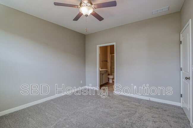 Building Photo - 27313 E Oak View Dr