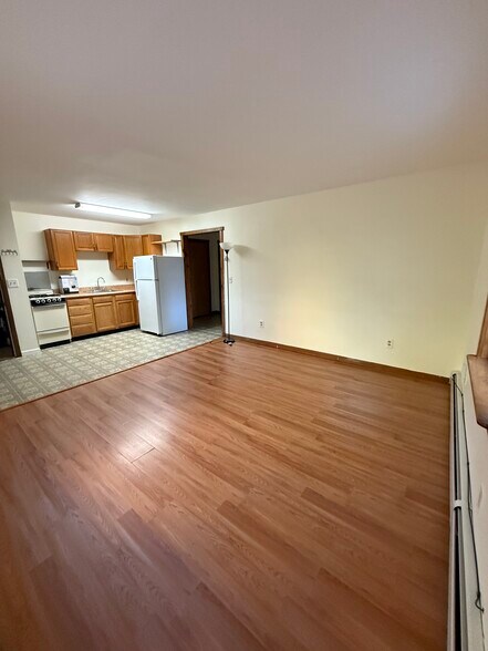 Primary Photo - 16 Old Town Rd Ext