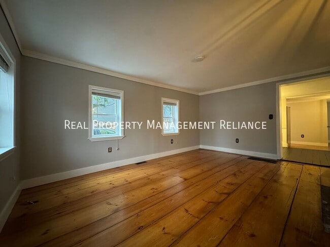 Building Photo - 22 Kent St