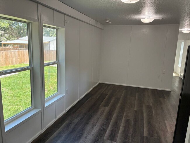 Building Photo - 1416 Robin St