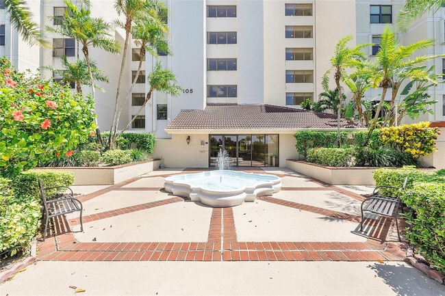 Building Photo - 105 Lake Emerald Dr