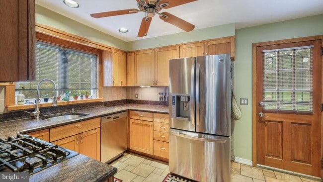 Building Photo - 646 Green Briar Rd