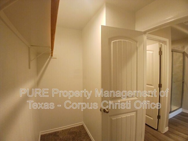 Building Photo - 7610 Rustler Ln