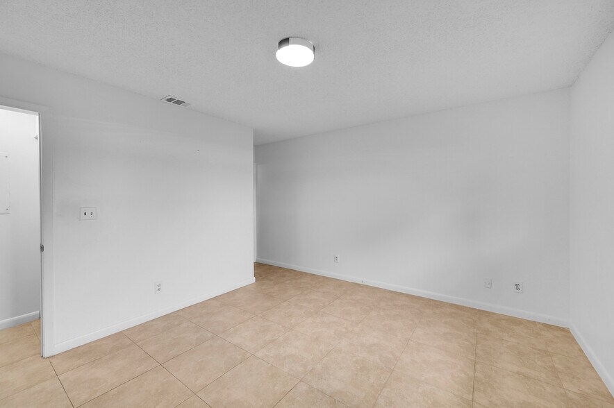 Building Photo - 3453 NW 44th St