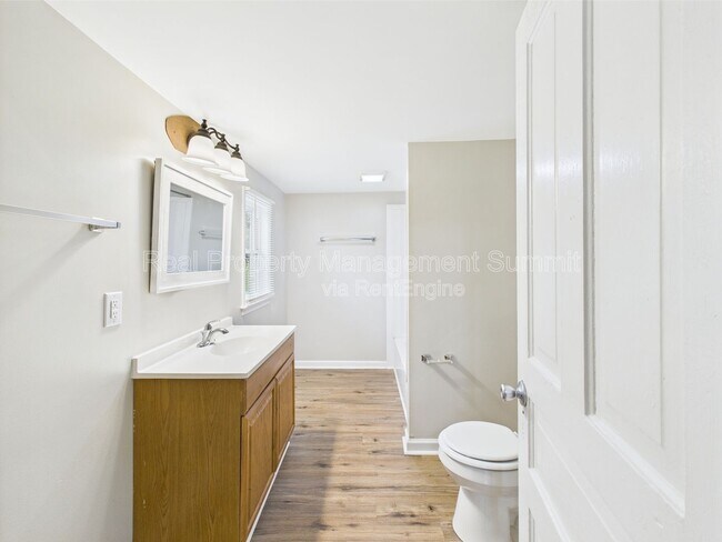 Building Photo - 1036 Albemarle Ave