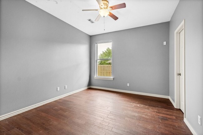 Building Photo - 702 Grant Ave