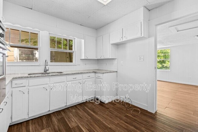 Building Photo - 1149 15th St SW