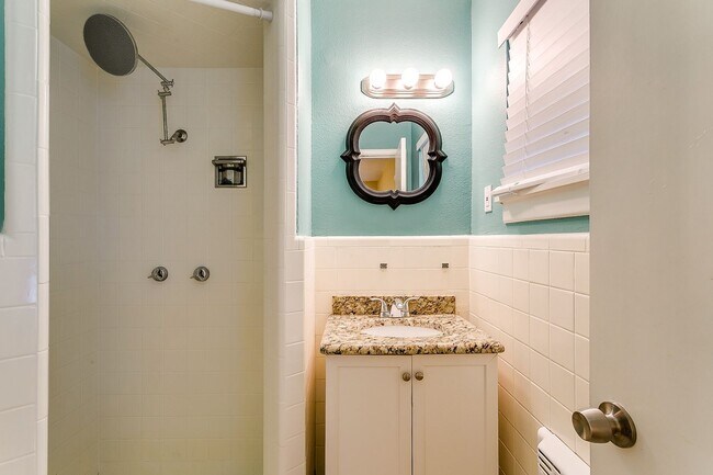 Building Photo - Ready for New Tenants- Large 3 bed, 2 bath...