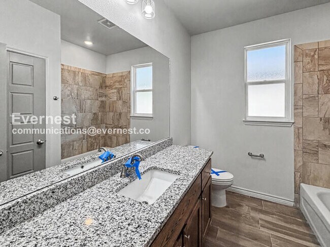 Building Photo - Limited Time Special Offer / 4 Bed, 3 Bath Home with Garage / Pet-Friendly / Vouchers Accepted / ...