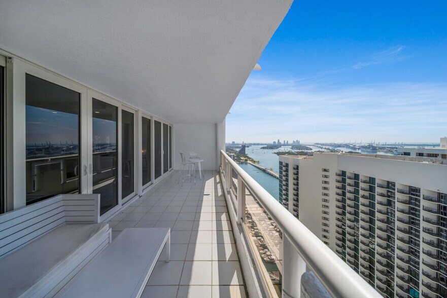 Building Photo - 1717 N Bayshore Dr