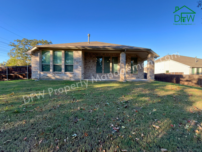 Building Photo - Spacious 4-Bedroom Home in Arlington with ...