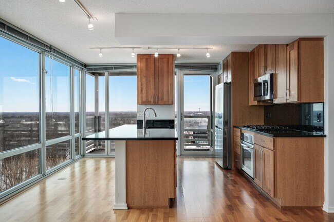 Building Photo - 9725 Woods Dr