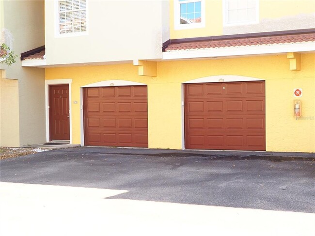 Building Photo - 5655 Bentgrass Dr