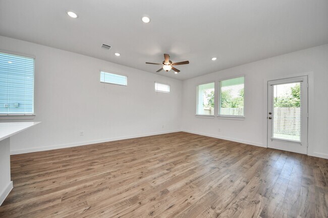 Building Photo - 2138 Olivos St