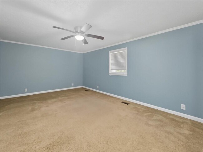 Building Photo - 3542 Shoreland Dr